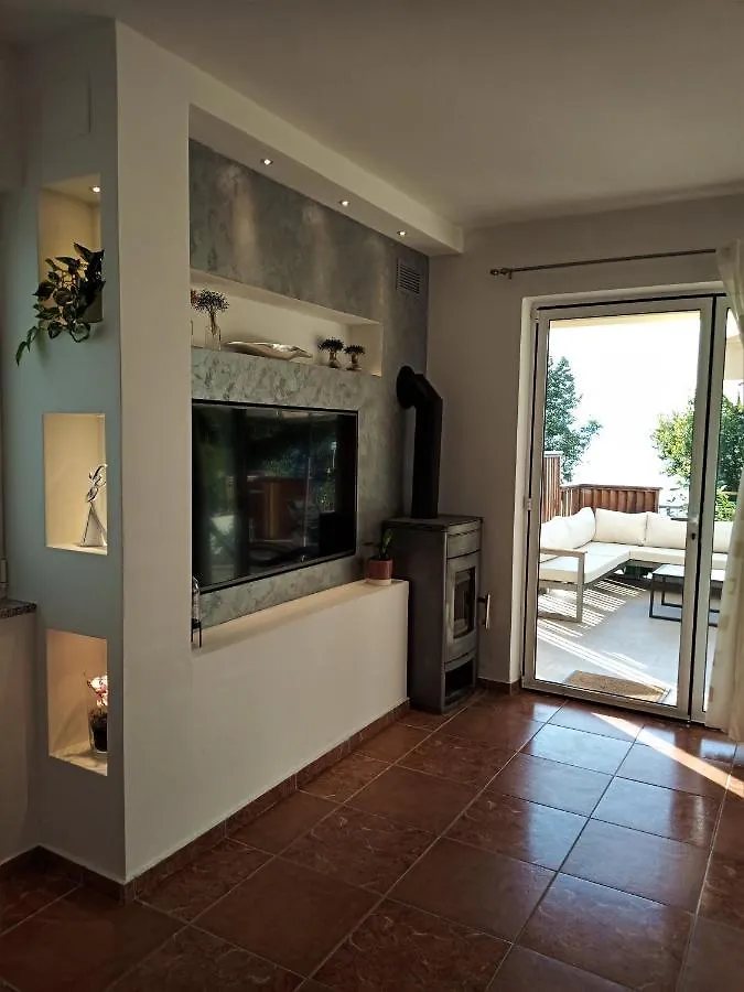 Apartman Emili Malinska 0*,  Croatia