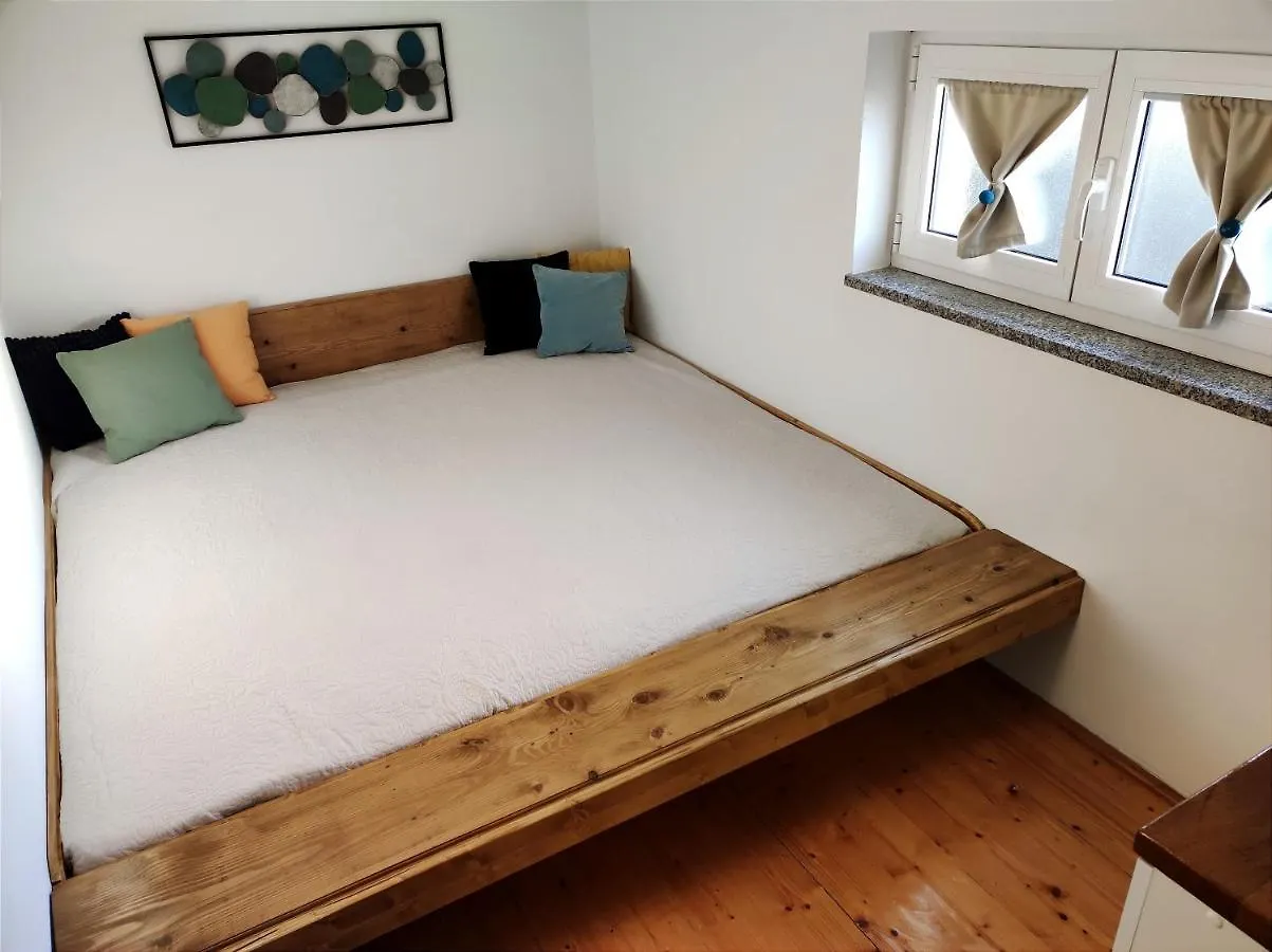 Apartman Emili Malinska 0*,  Kroatien