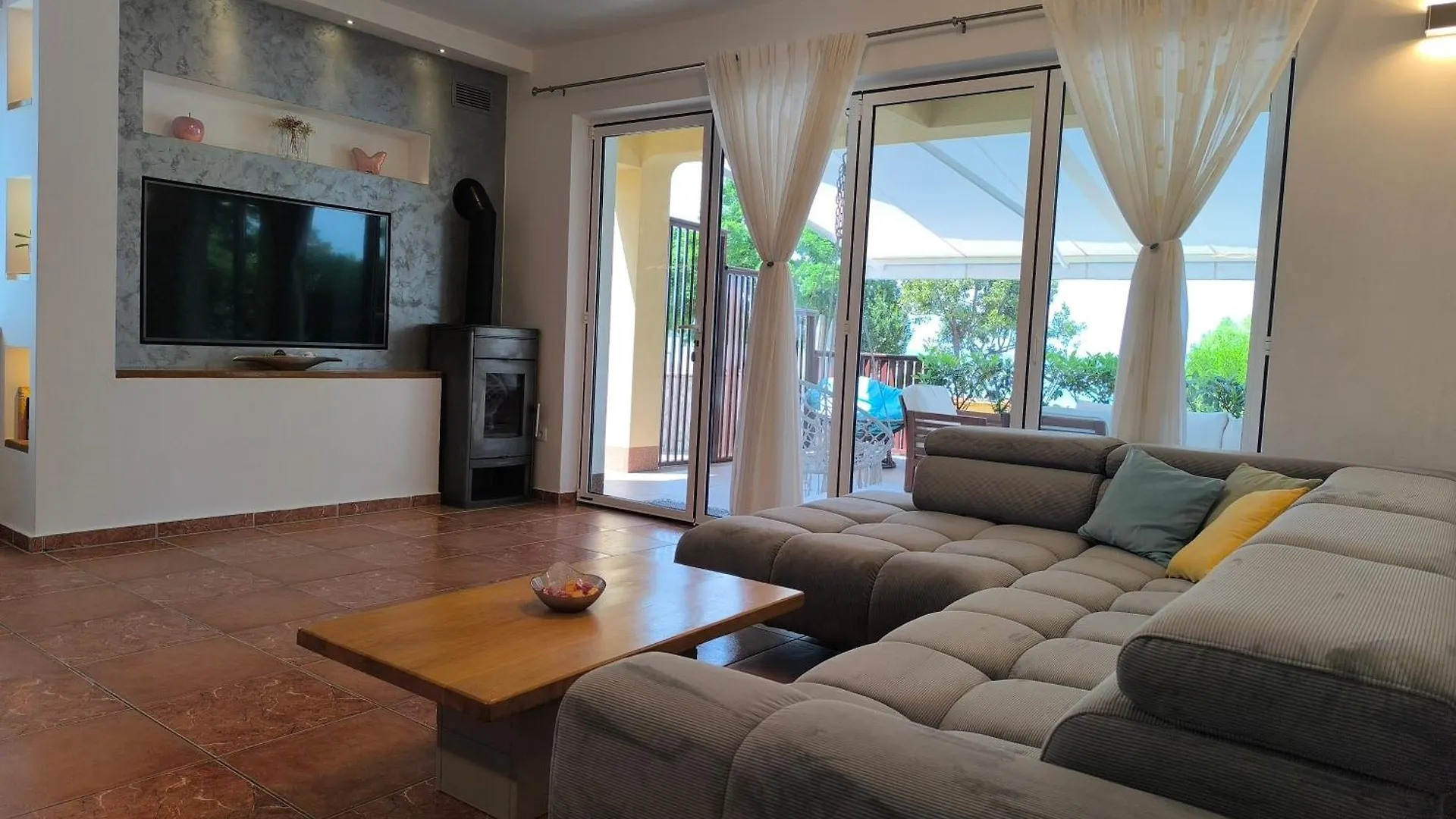 Apartment Apartman Emili Malinska