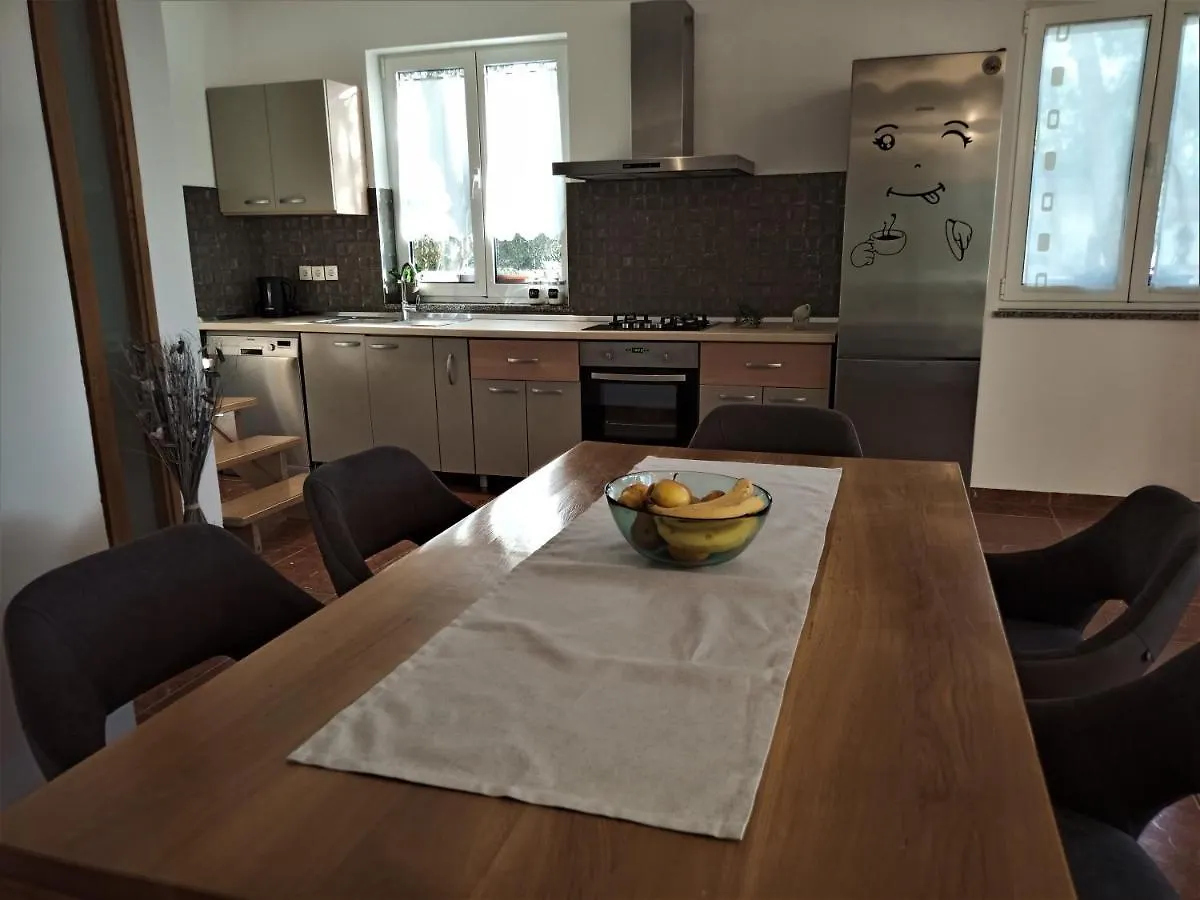 Apartment Apartman Emili Malinska Croatia