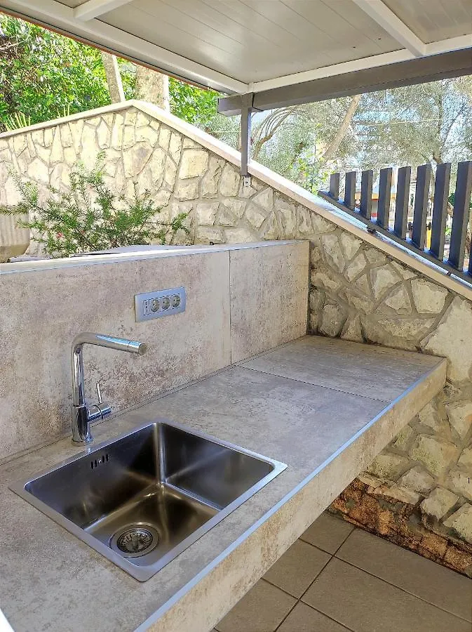 Apartment Apartman Emili Malinska Croatia